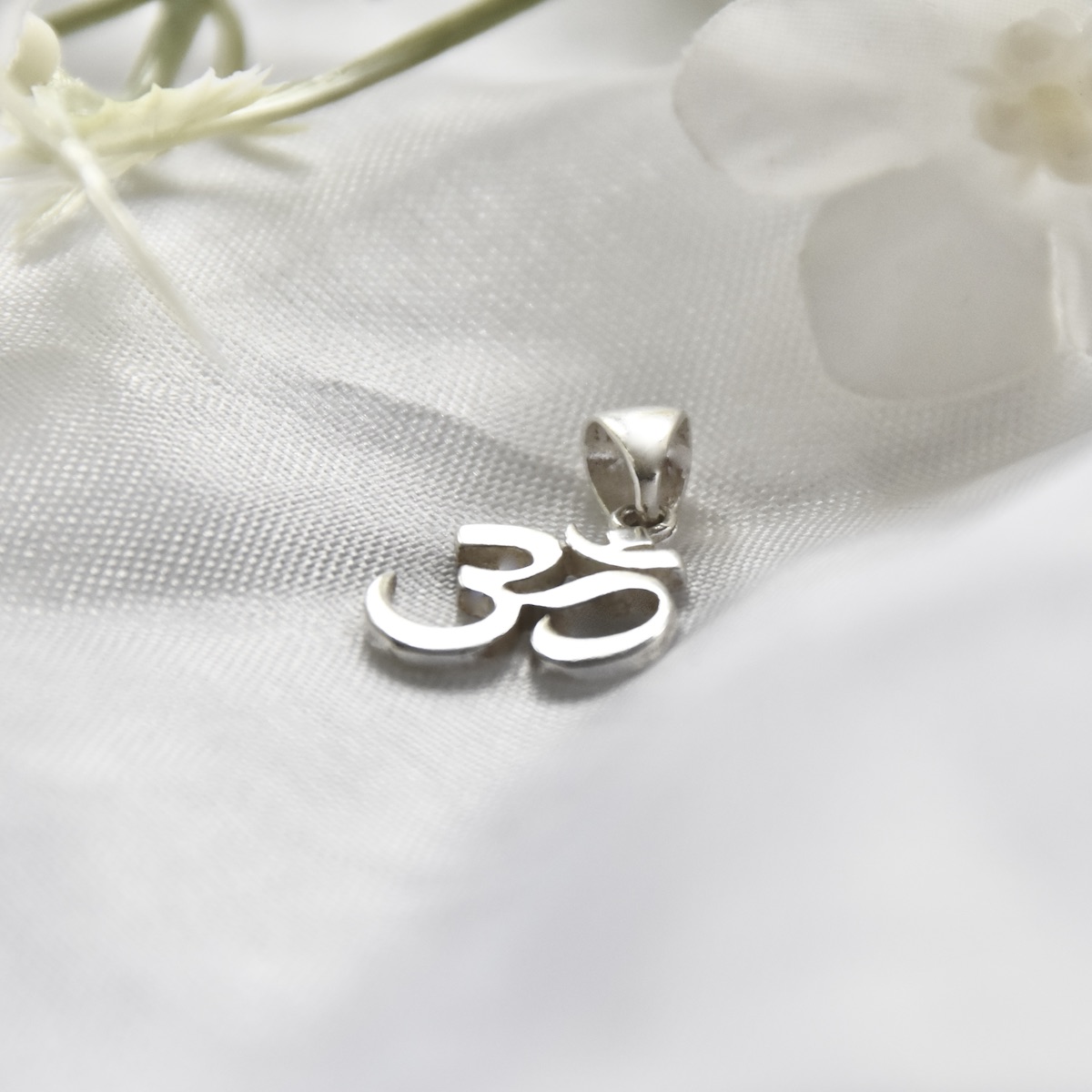 Sterling Silver 925 Om Ohm Delicate Pendant Unisex Chakra Healed Buddha Spiritual Yoga Jewellery Gift Sterling Silver 925 Om Ohm Delicate Pendant Unisex Chakra Healed Buddha Spiritual Yoga Jewellery - Image 2
