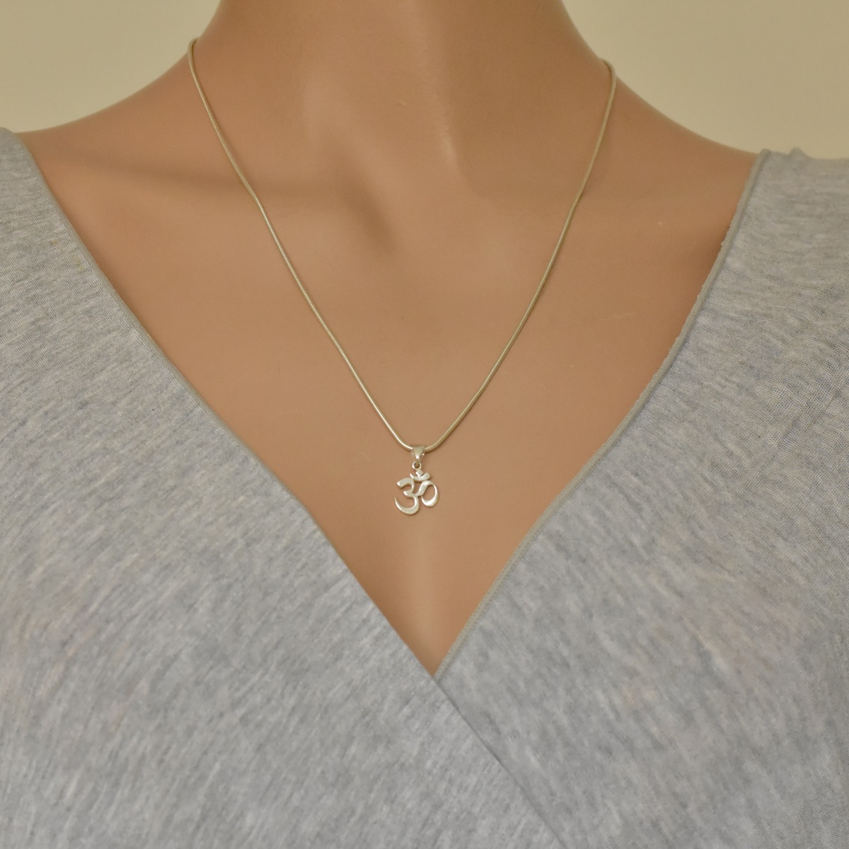 Sterling Silver 925 Om Ohm Delicate Pendant Unisex Chakra Healed Buddha Spiritual Yoga Jewellery Gift Sterling Silver 925 Om Ohm Delicate Pendant Unisex Chakra Healed Buddha Spiritual Yoga Jewellery - Image 5