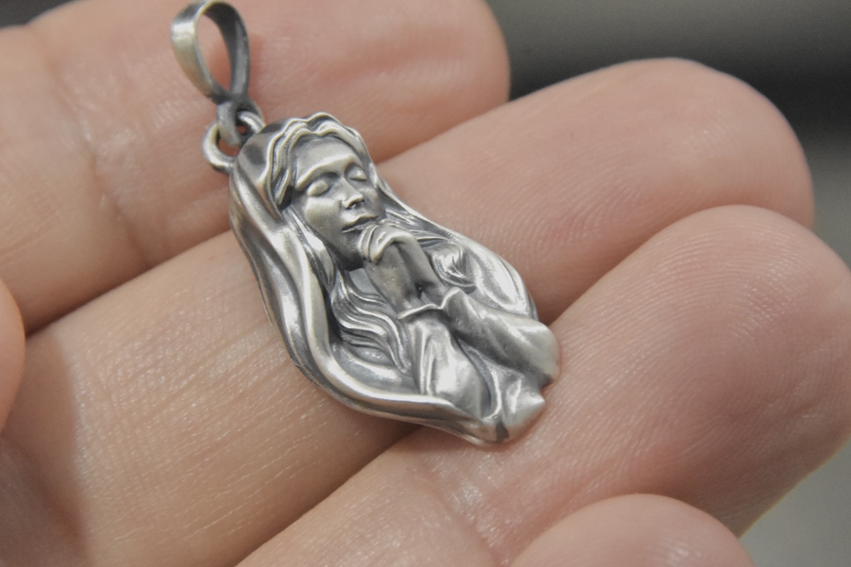 Sterling Silver 925 Virgin Mary Pendant – Religious Medal, Christian Jewelry for Women and Men, Handmade Detailed Medal - Image 3