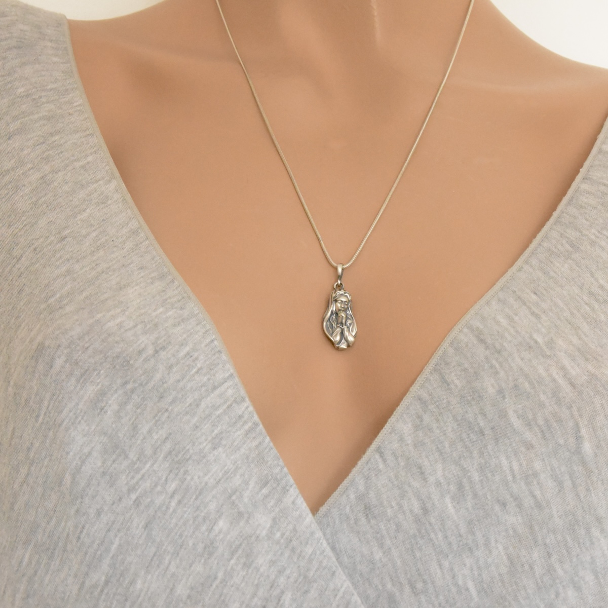 Sterling Silver 925 Virgin Mary Pendant – Religious Medal, Christian Jewelry for Women and Men, Handmade Detailed Medal - Image 4