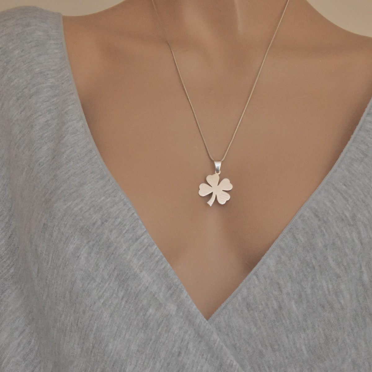 Multilanguage Good Luck Four Leaf Clover Pendant Sterling Silver 925 Necklace Charm Jewellery - Image 4