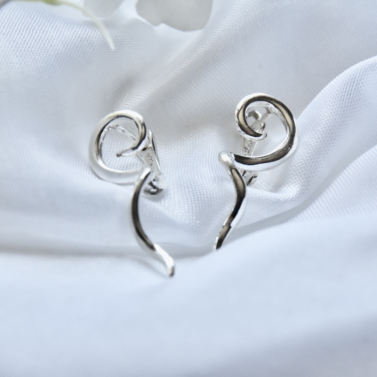 Modern Twirl Sterling Silver .925 Swirl Serpentine Twist Earrings Jewelry - Image 2