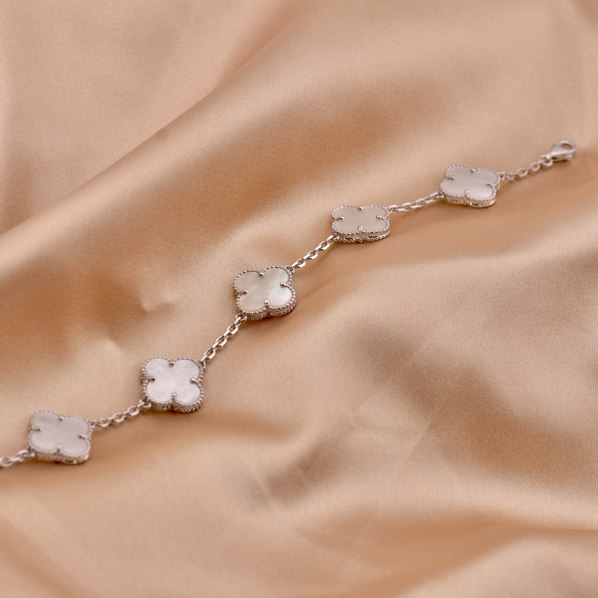 Sterling Silver Mother‑of‑Pearl Clover Bracelet “Luminous” - Image 3