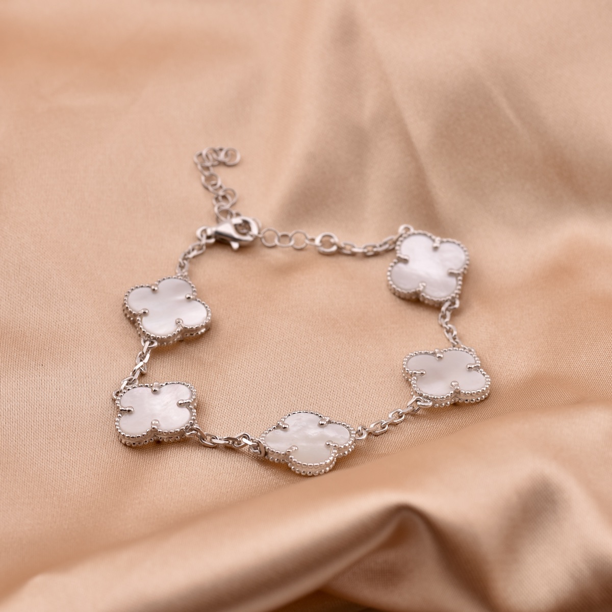 Sterling Silver Mother‑of‑Pearl Clover Bracelet “Luminous” - Image 2