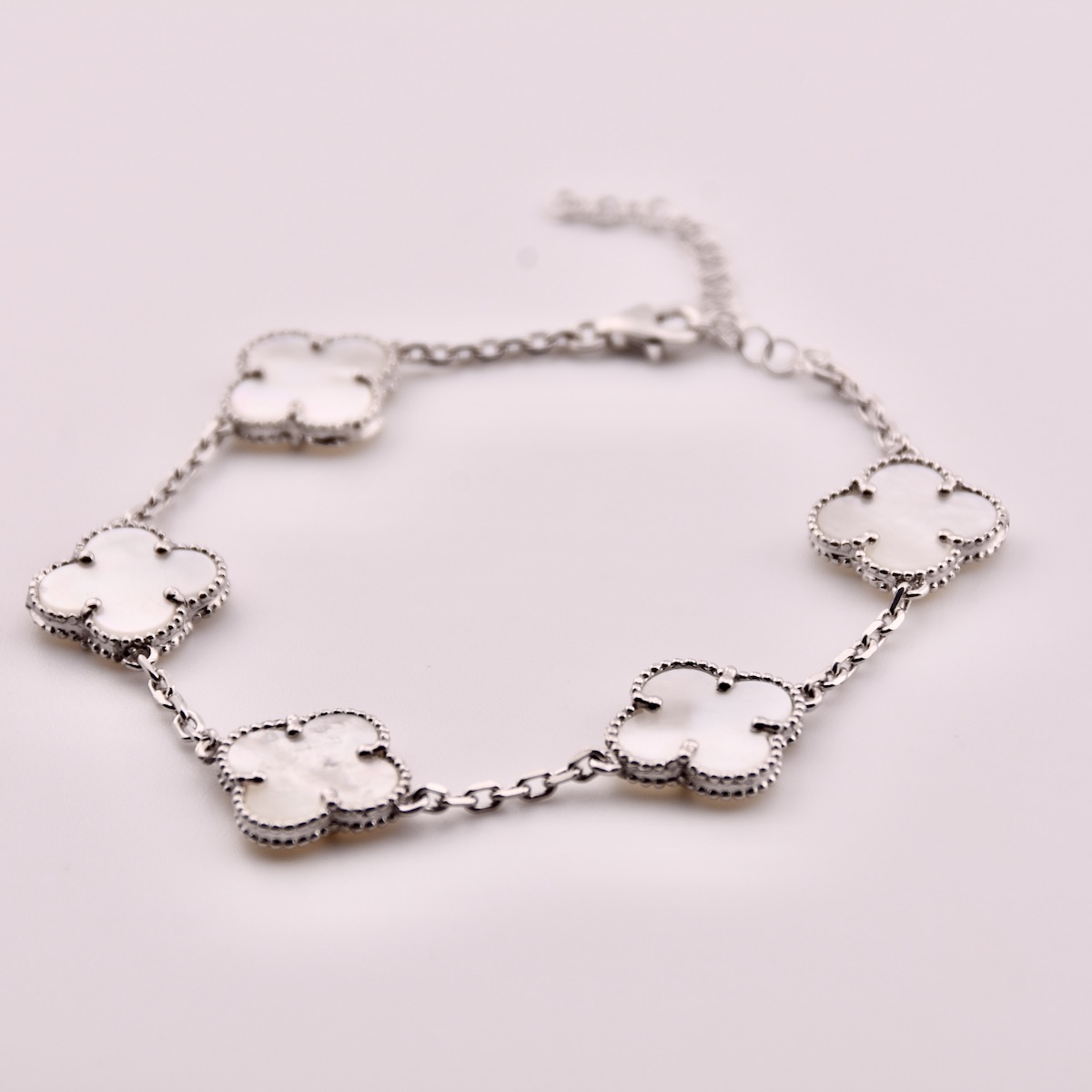 Sterling Silver Mother‑of‑Pearl Clover Bracelet “Luminous” - Image 4