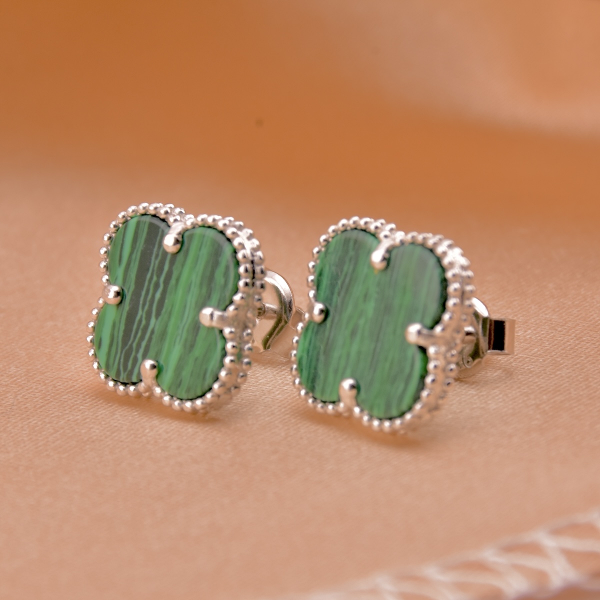 Silver clover earrings with malachite - Image 2