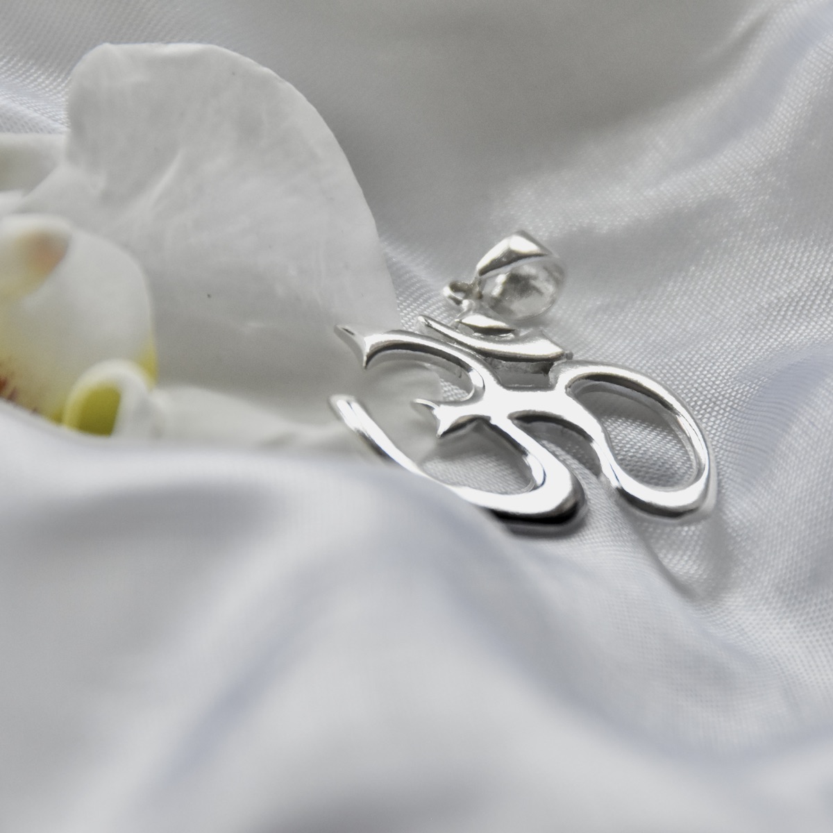 Om Ohm Large Pendant Sterling Silver 925 Delicate Pendant Chakra Healed Buddha Spiritual Yoga Jewellery Gift - Image 2