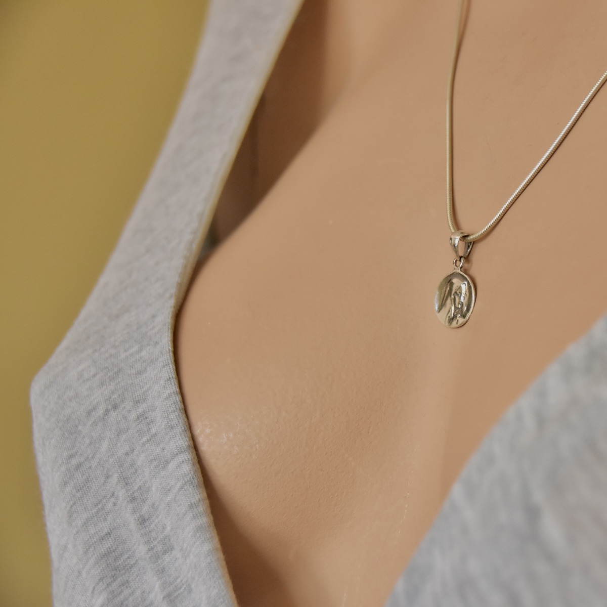 Mother of God Small Pendant Sterling Silver 925 Madonna Virgin Saint Mary Jesus Religious Medallion Charm Circle Gift Jewellery - Image 4