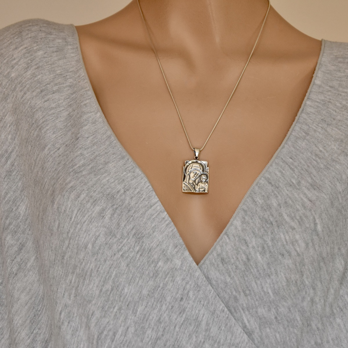 Religious Mother of God with Jesus Christ Pendant Sterling Silver 925 - Image 3