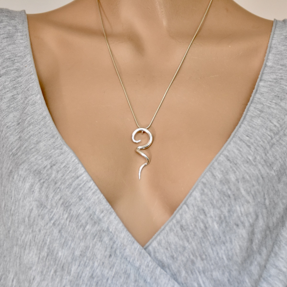 Modern Sterling Silver 925 Swirl Pendant Spiral Serpentine Twist Design Jewellery - Image 4