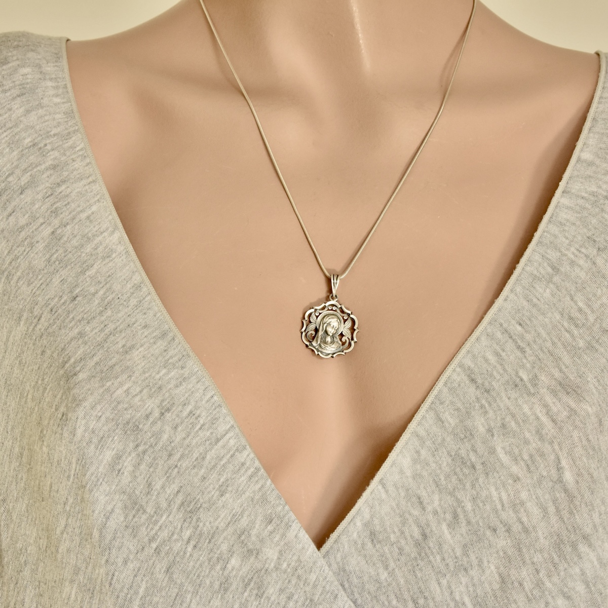 Sterling Silver 925 Necklace Pendant Virgin Mary Mother of God Religious Jewelry - Image 4