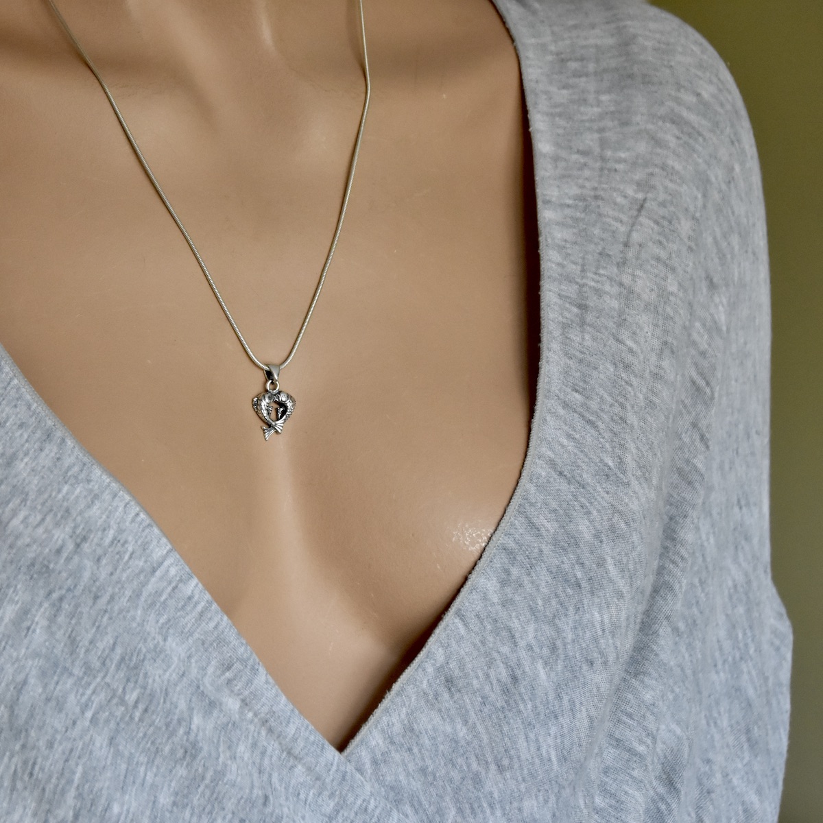 Pisces Pendant Sterling Silver 925 Heart Shape Pisces Sea Ocean Charm Lovers Nature Lovers Zodiac Symbol Unisex Jewelry Gift Present - Image 3